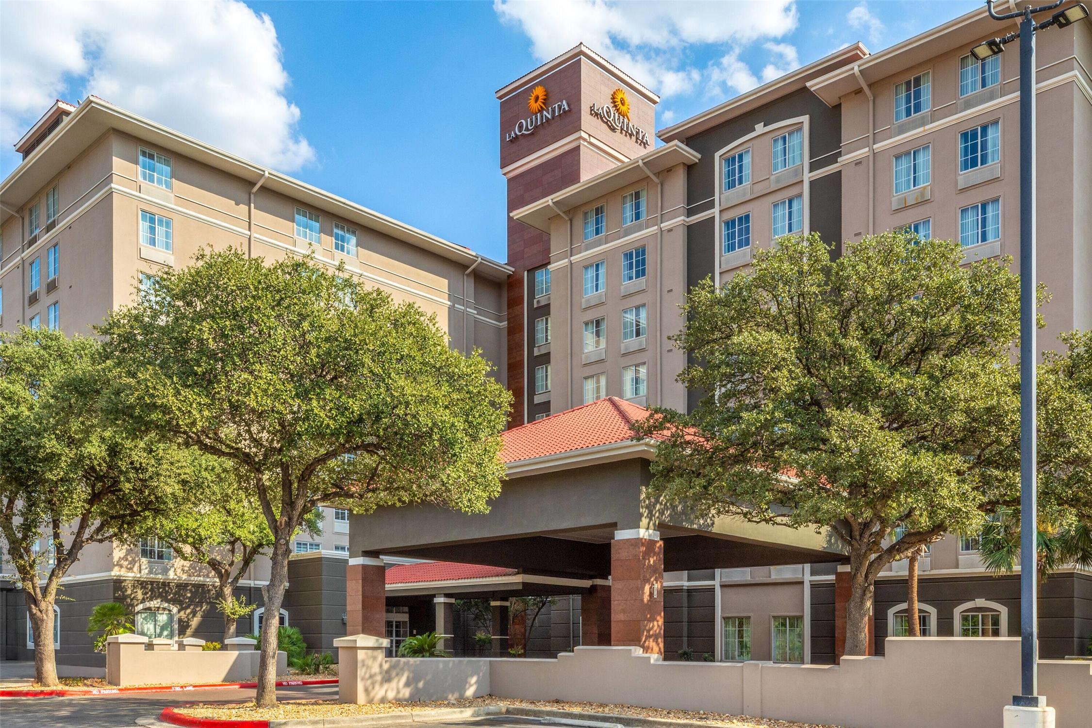La Quinta Inn & Suites by Wyndham San Antonio Airport in SAN ANTONIO - TX
