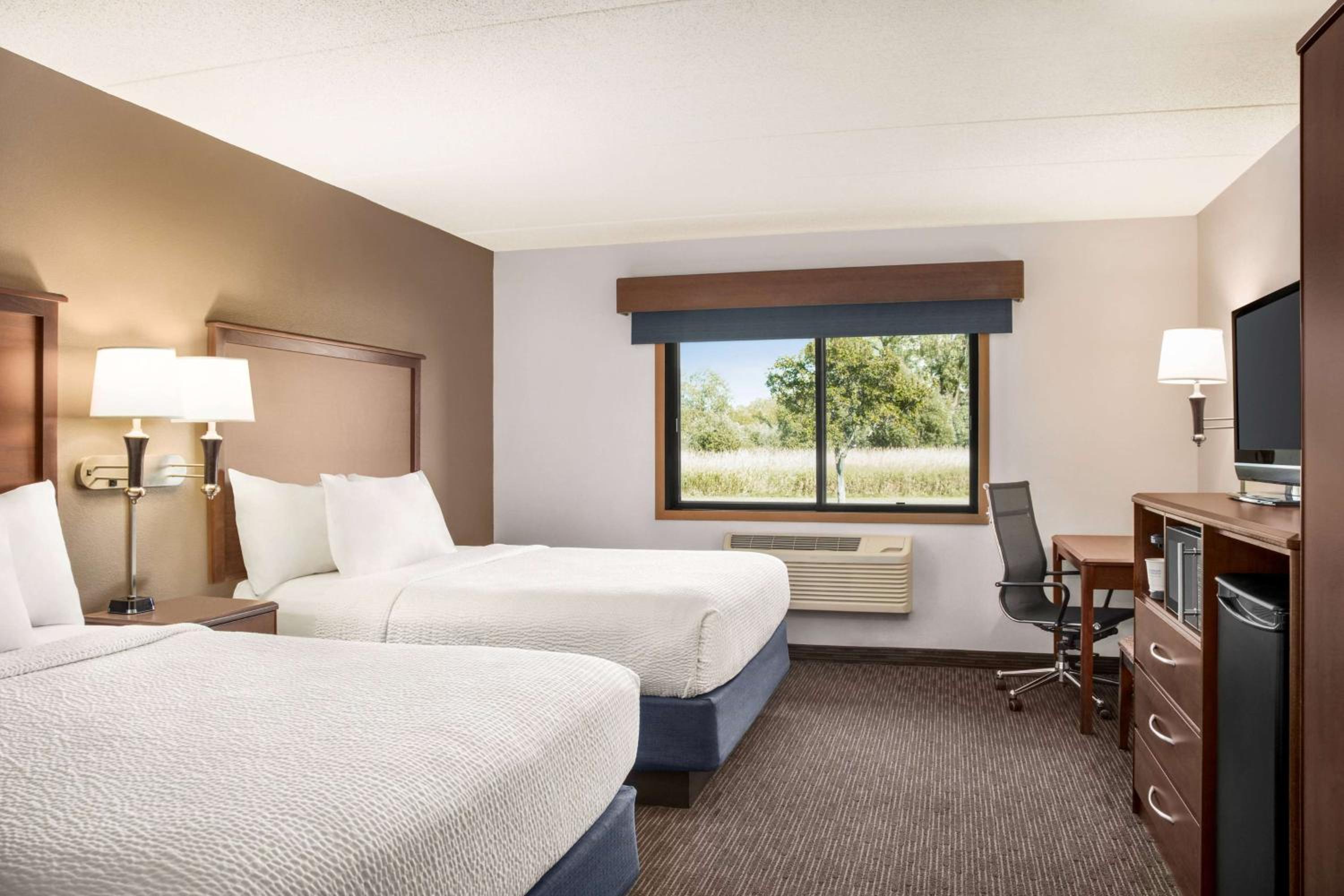 جناح بسريرين كوين مع أريكة، Americinn By Wyndham Baudette 3/6