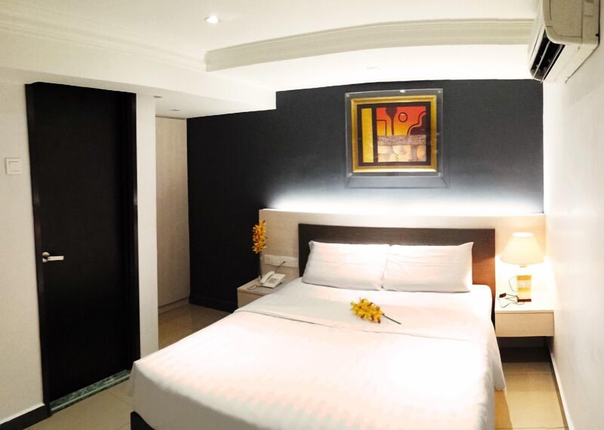 DELUXE, DOUBLE BED