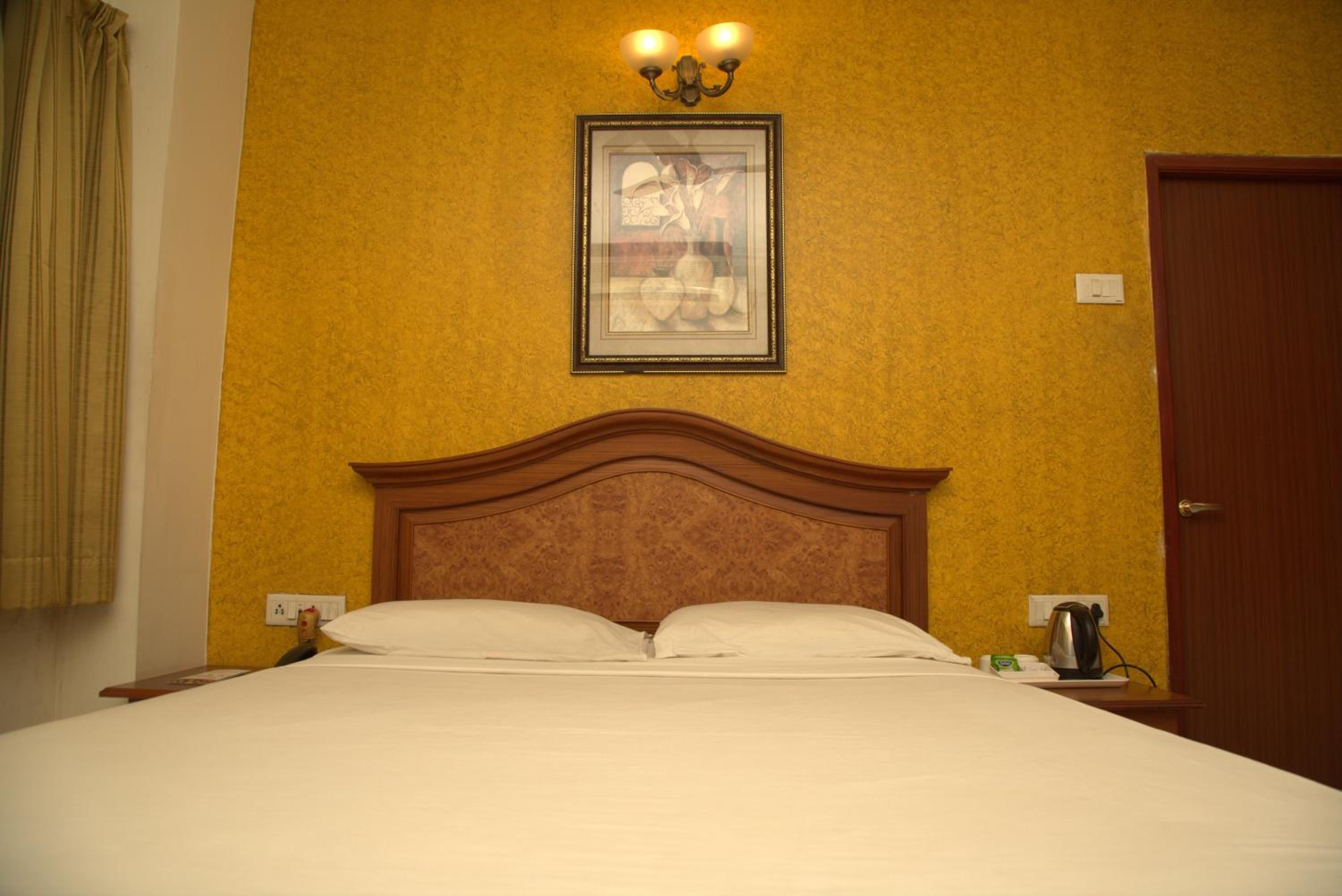 DELUXE, SUITE
