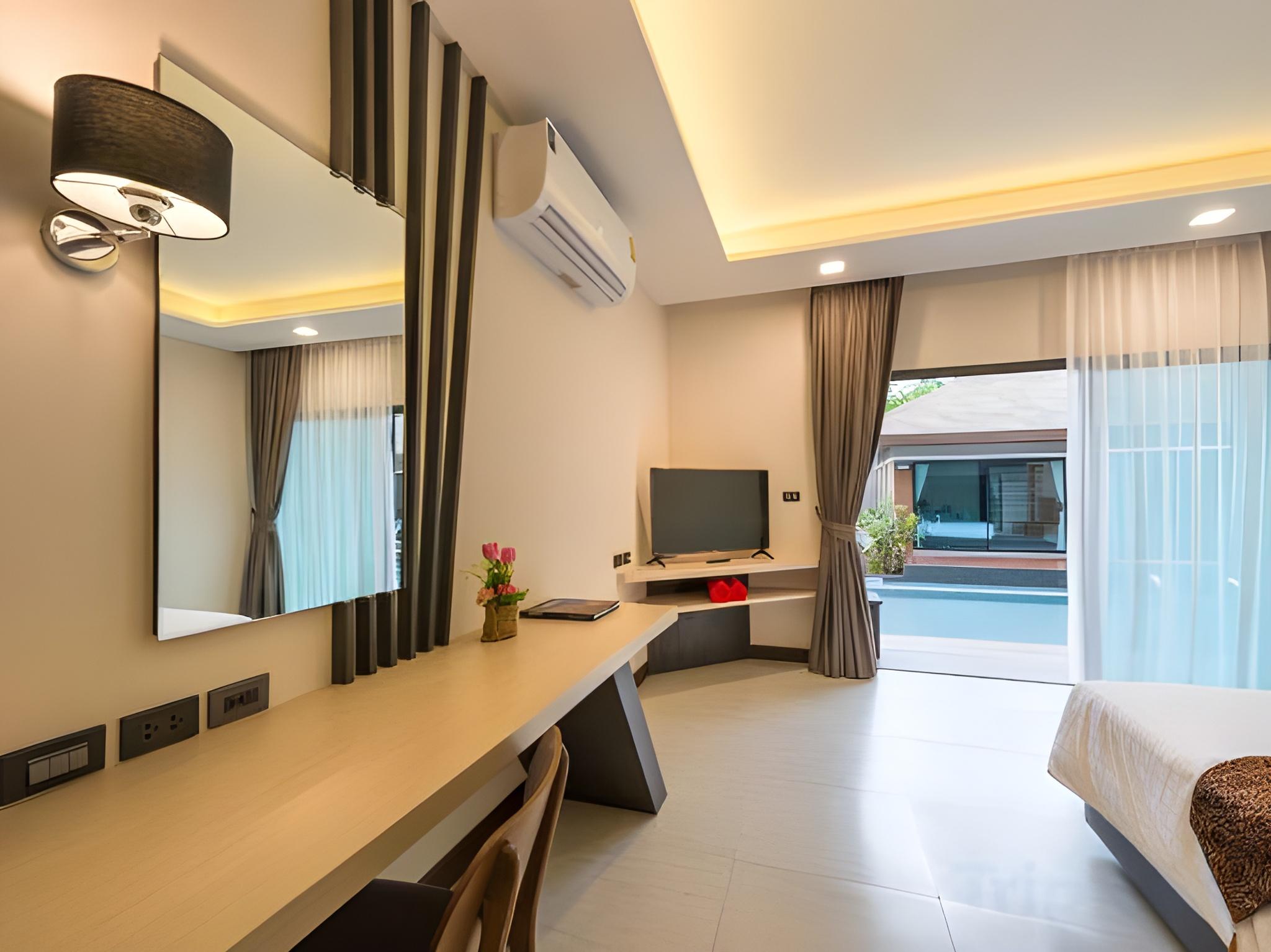 Deluxe, Double Bed, Pool Access