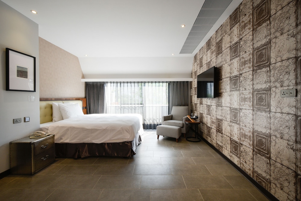 3 Door Hotel 14/76