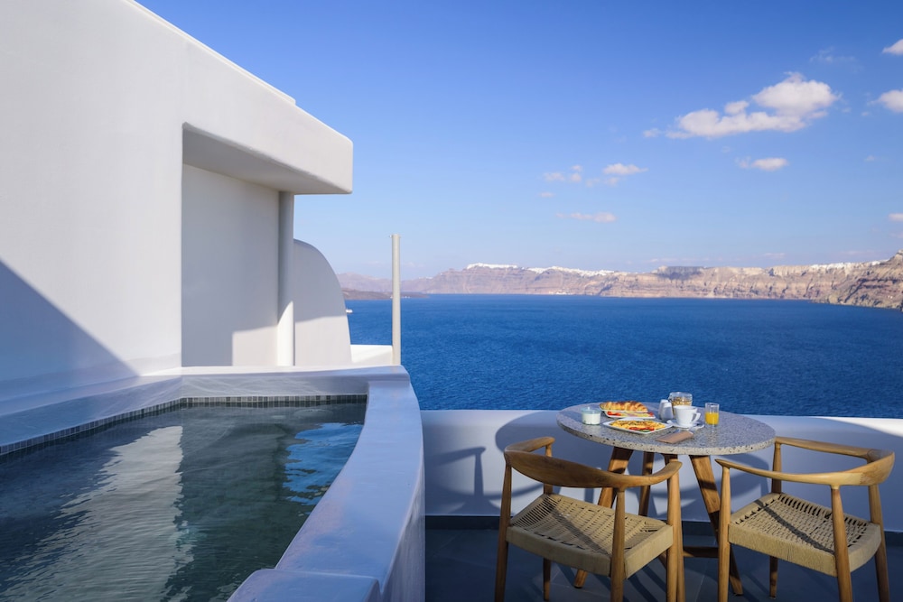 Neptune Luxury Spa Suites 62/72