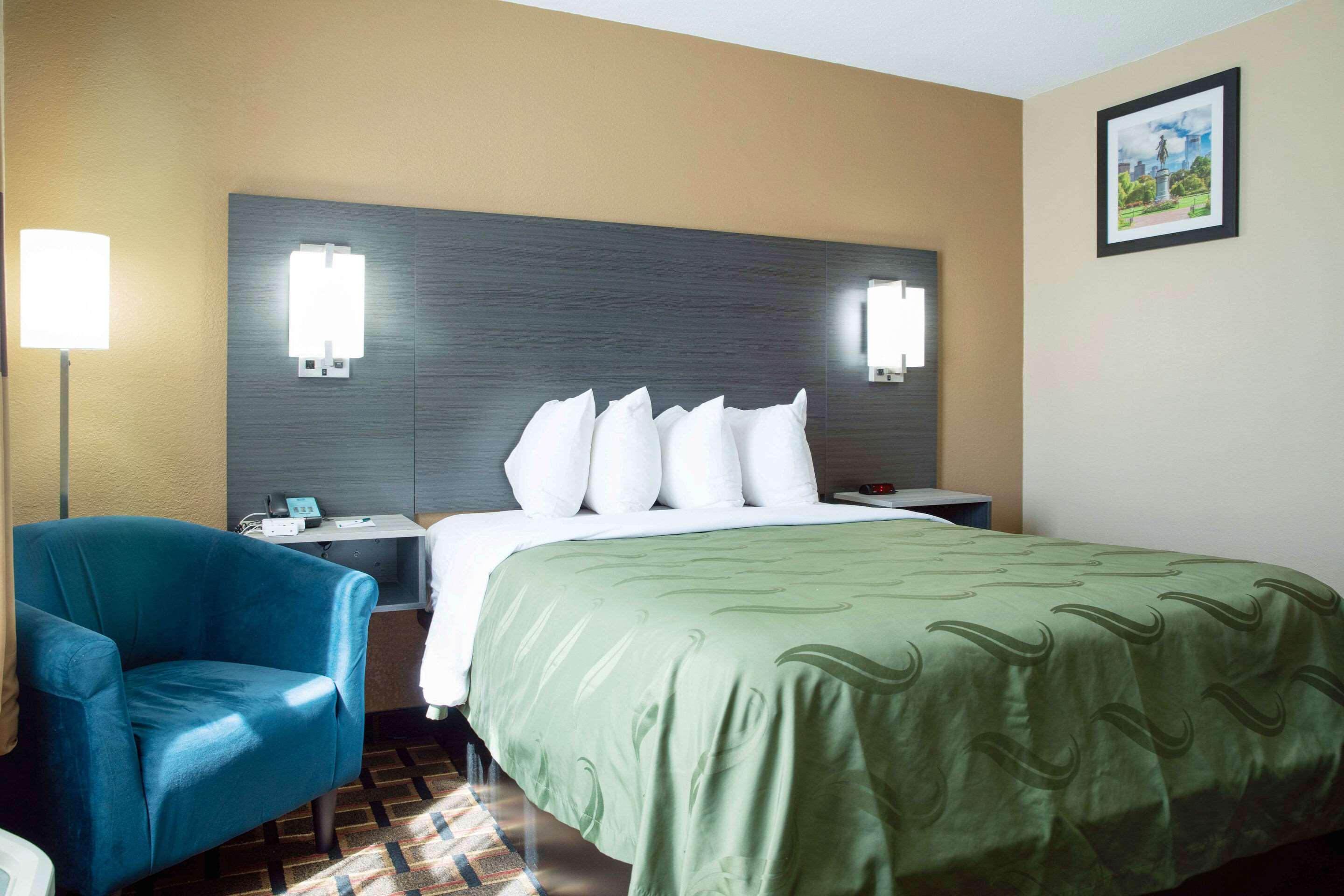غرفة بسرير كوين، Quality Inn Raynham - Taunton 2/5