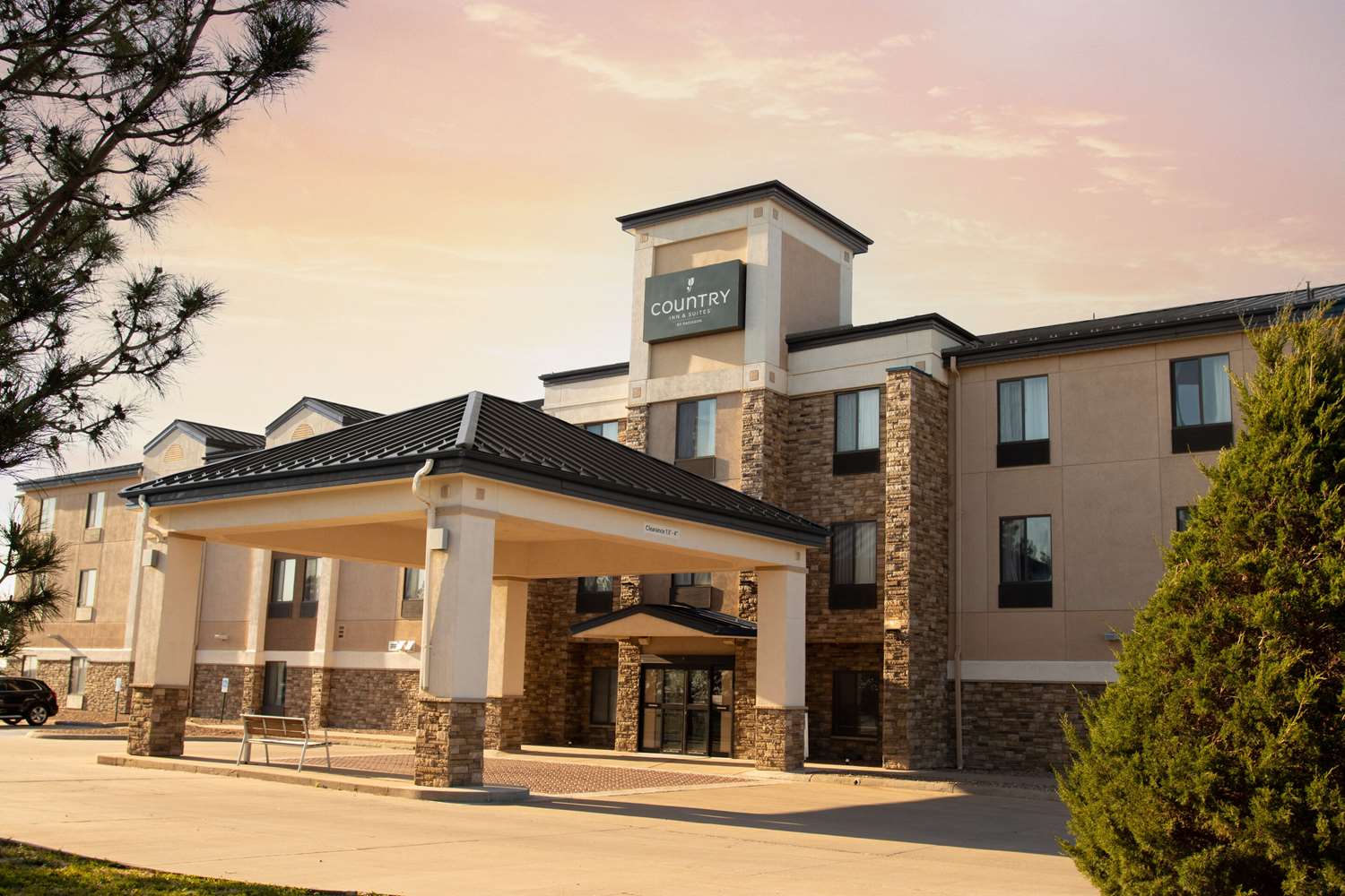 Country Inn & Suites by Radisson, Garden City, KS 1/6