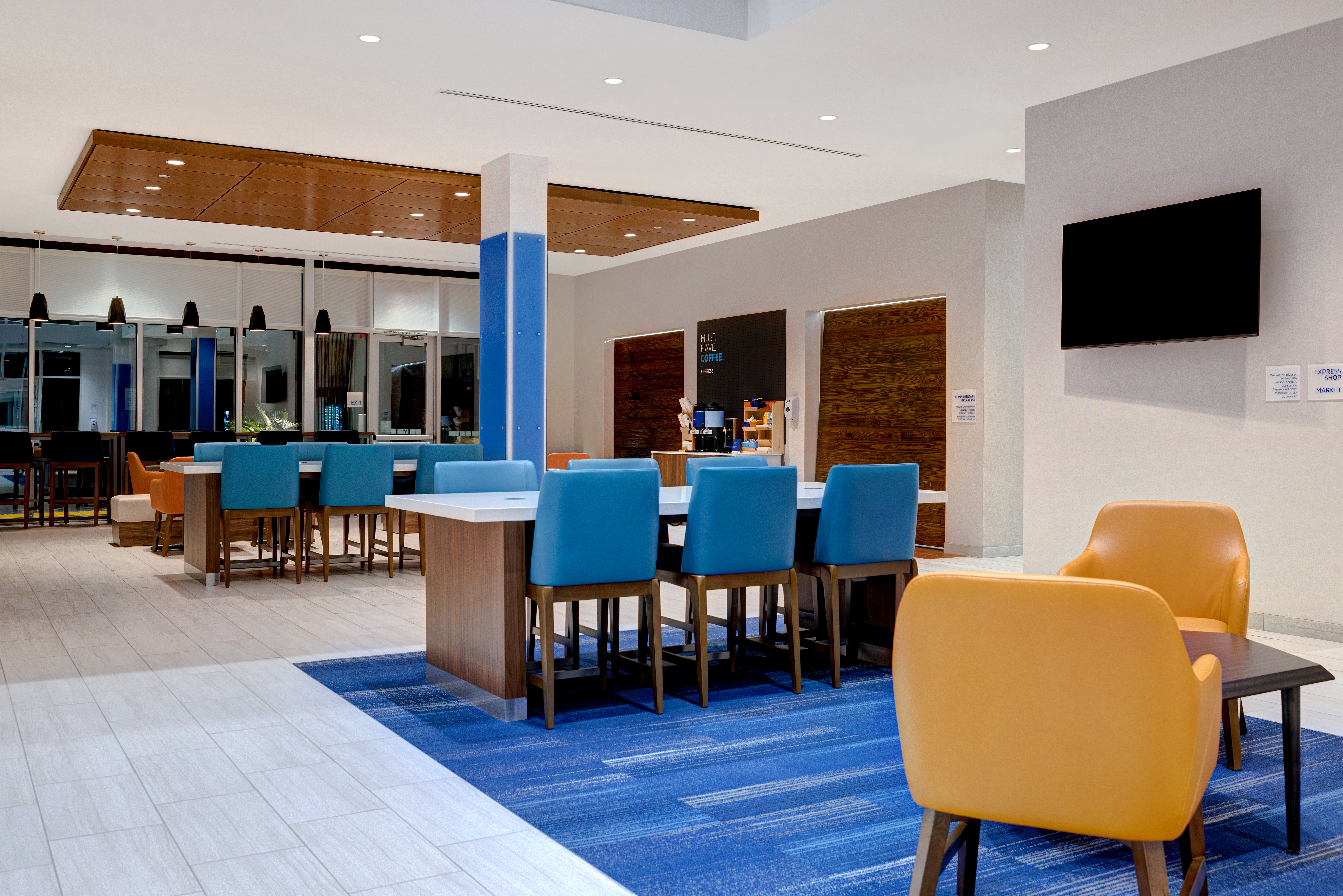 Holiday Inn Express and Suites Glendale Downtown 30/44
