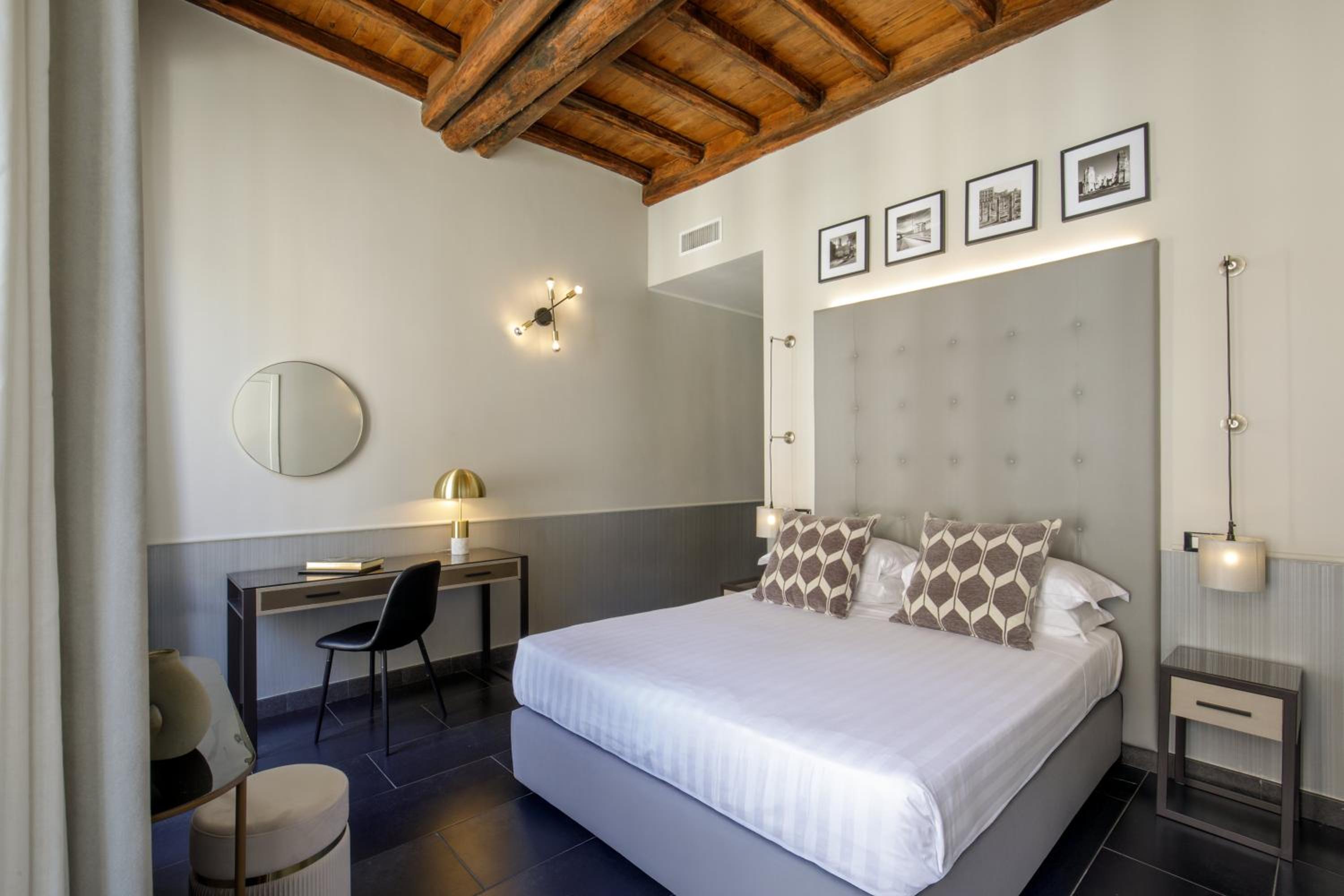 Superior, Queen Bed, Via Del Corso 81