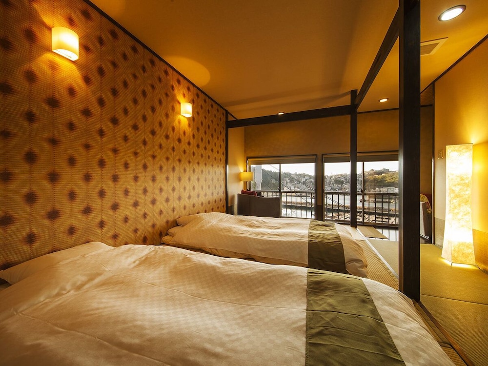 ROOM, OUTDOOR BATH