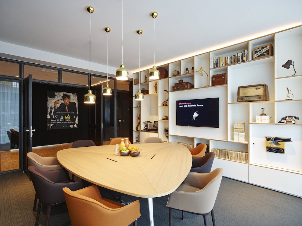CITIZENM SCHIPHOL AIRPORT HOTEL 26/53
