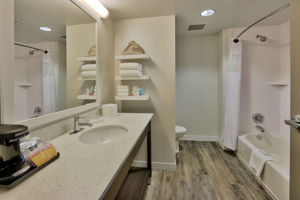 Hampton Inn Suites Albuquerque Airport 24/54