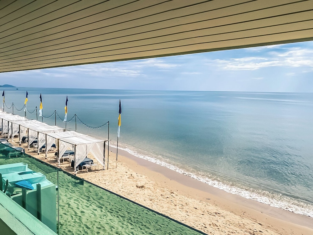 Maldives Beach Resort 51/56