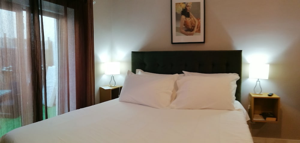 Temple Suites Guest House 11/63