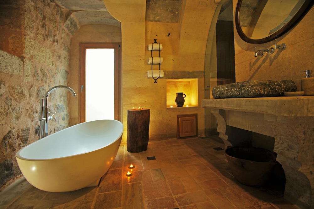 MILLSTONE CAVE SUITES 77/77