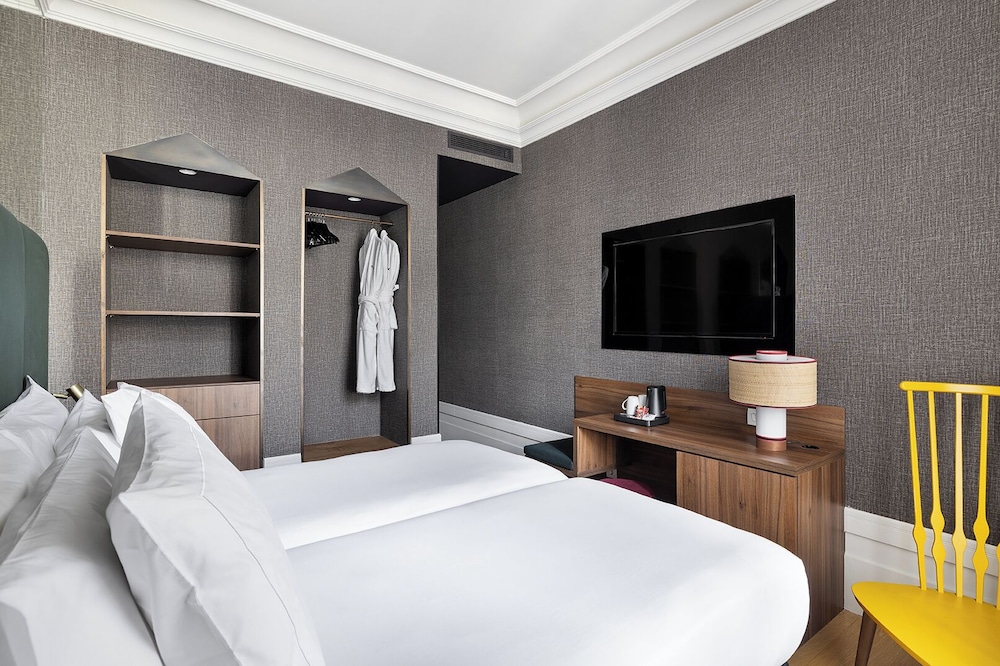 STANDARD, DOUBLE OR TWIN BED