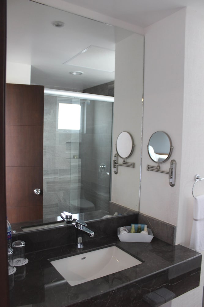 Eco Hotel Guadalajara Expo 17/54