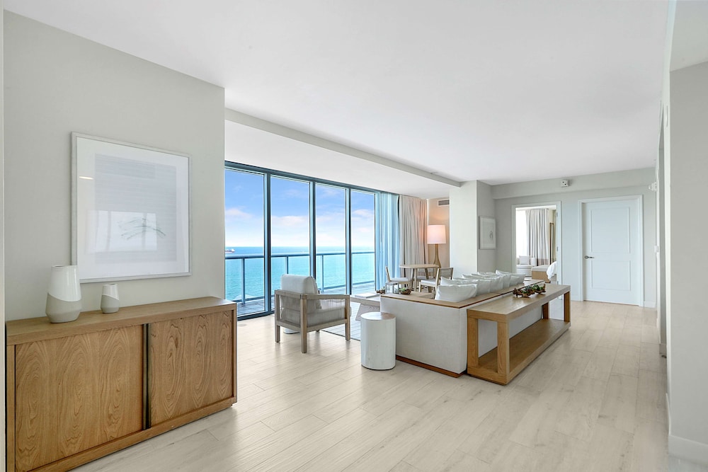 Beach House Fort Lauderdale, a Hilton Resort 48/77