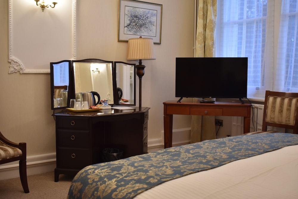 Botleigh Grange Hotel 30/34