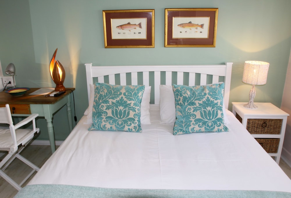 Dolphin Inn Guest House 27/74