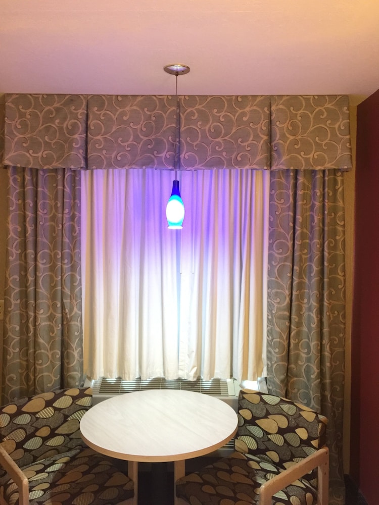 Americas Best Value Inn Garden City 18/28