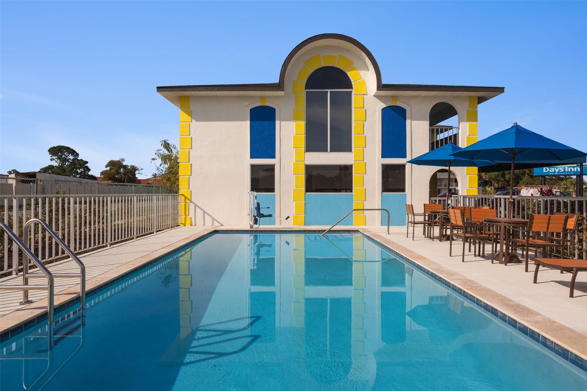 Days Inn By Wyndham Apopka Orlando in APOPKA - FL