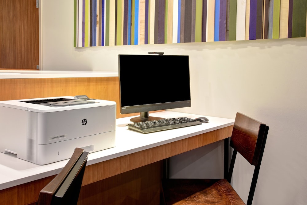 Holiday Inn Express And Suites Ottawa 40/50