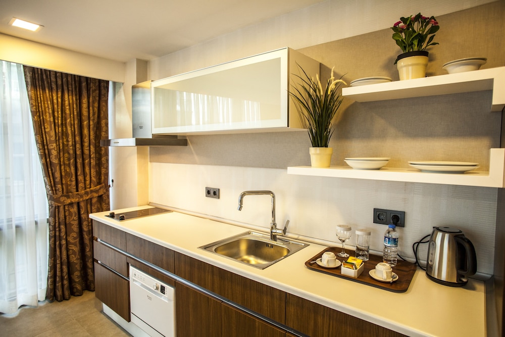 LIV SUIT HOTEL 58/58