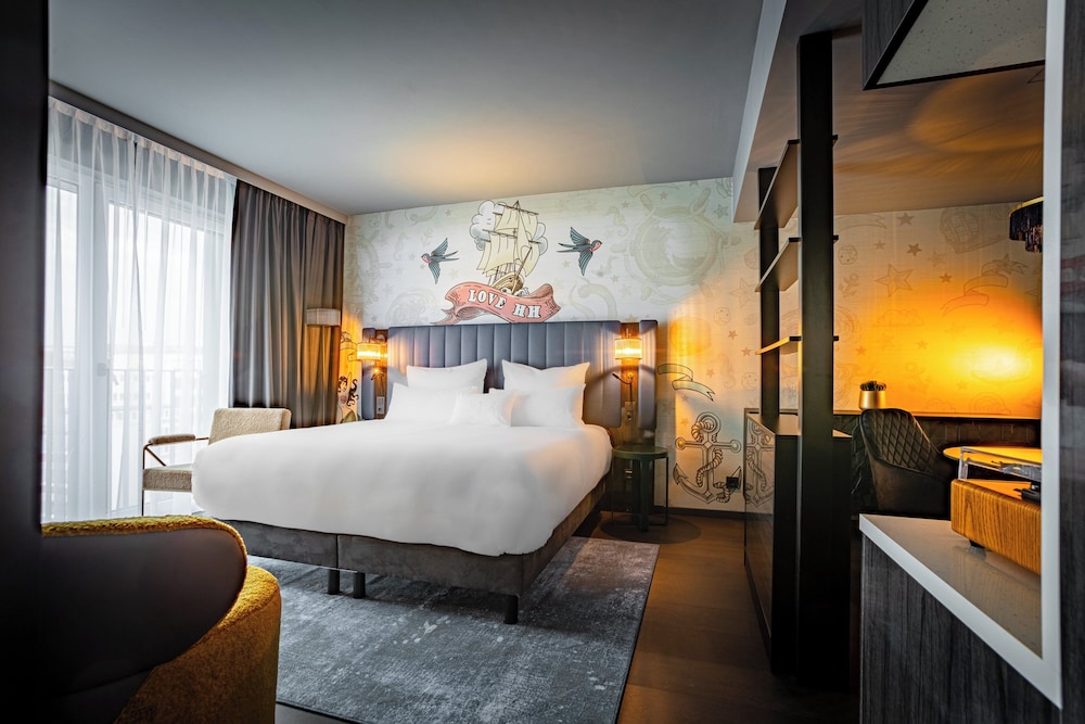 Heaven, Suite, King Bed, Sofa