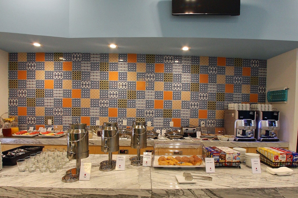 Fiesta Inn and Loft Ciudad del Carmen 5/50