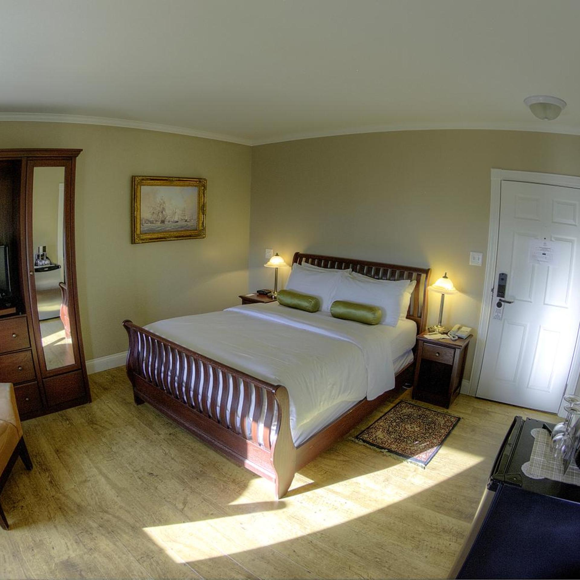 Lunenburg Arms Hotel 17/39