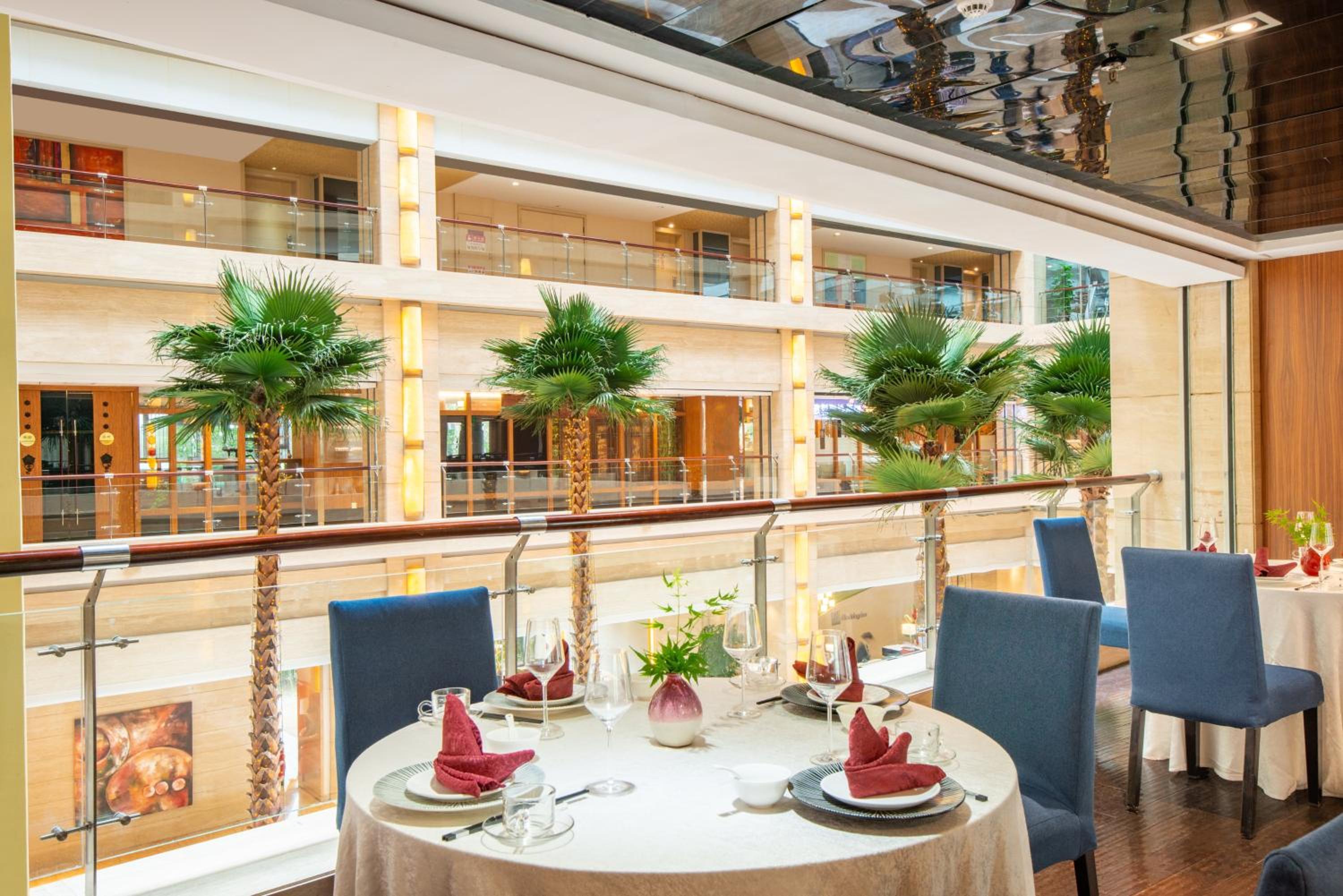 Holiday Inn Qingdao Parkview 32/49