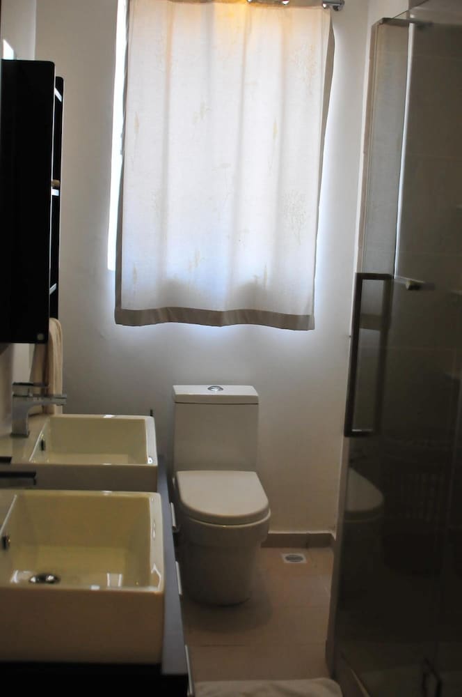 The Seventeen Apartment Hotel 36/37