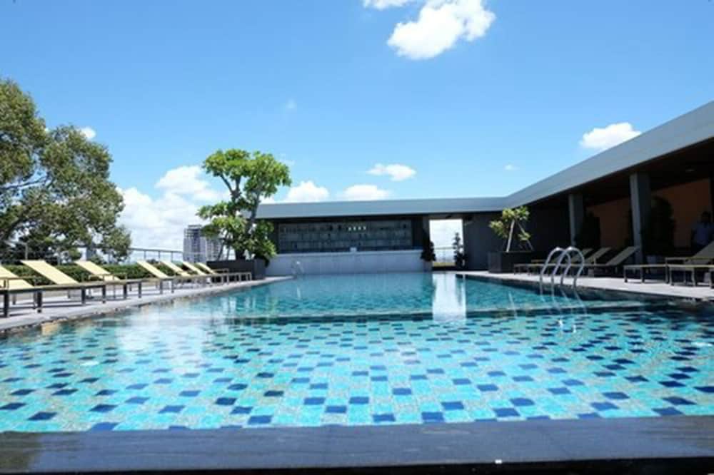 Season Five Hotel 35/53
