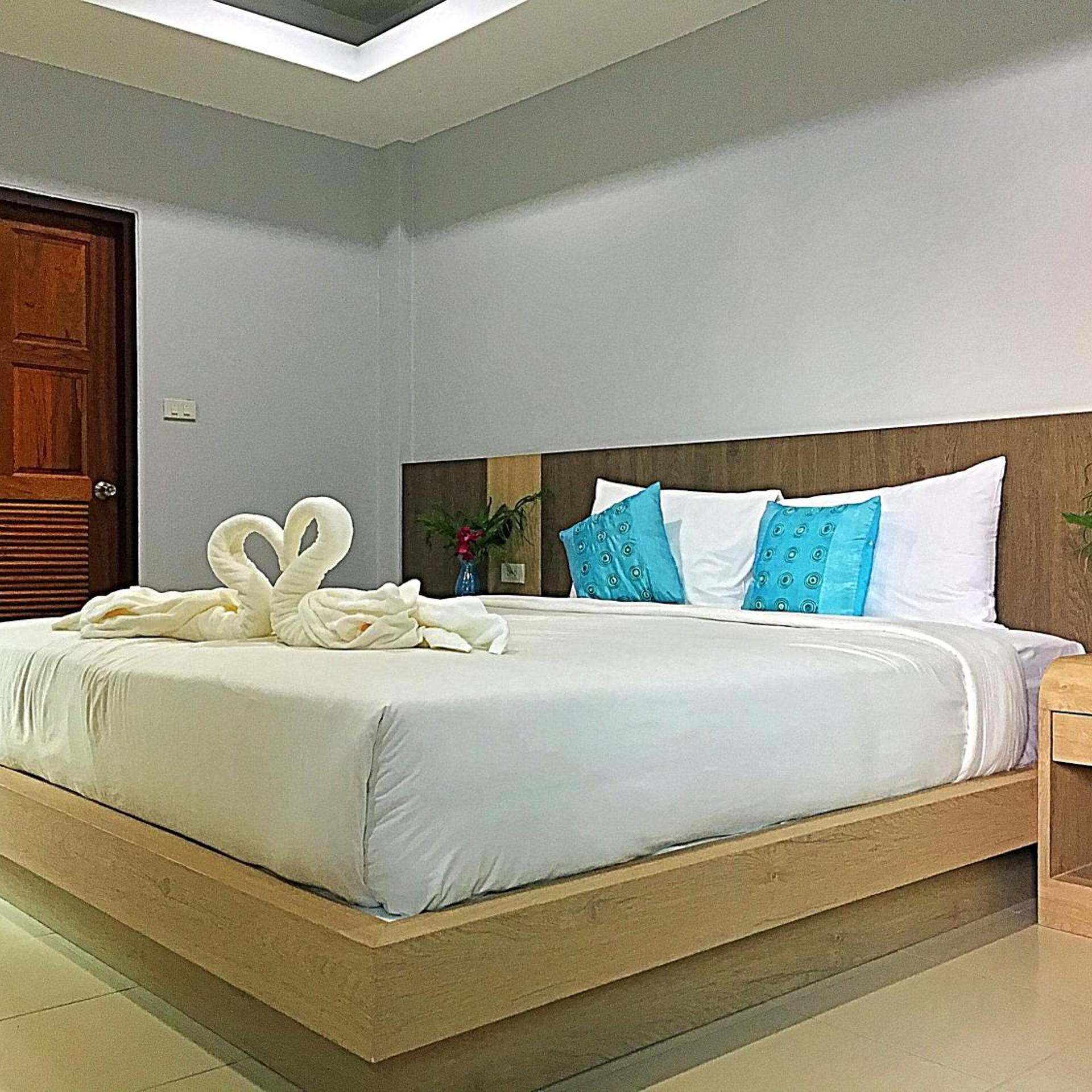Deluxe, Double or Twin Bed
