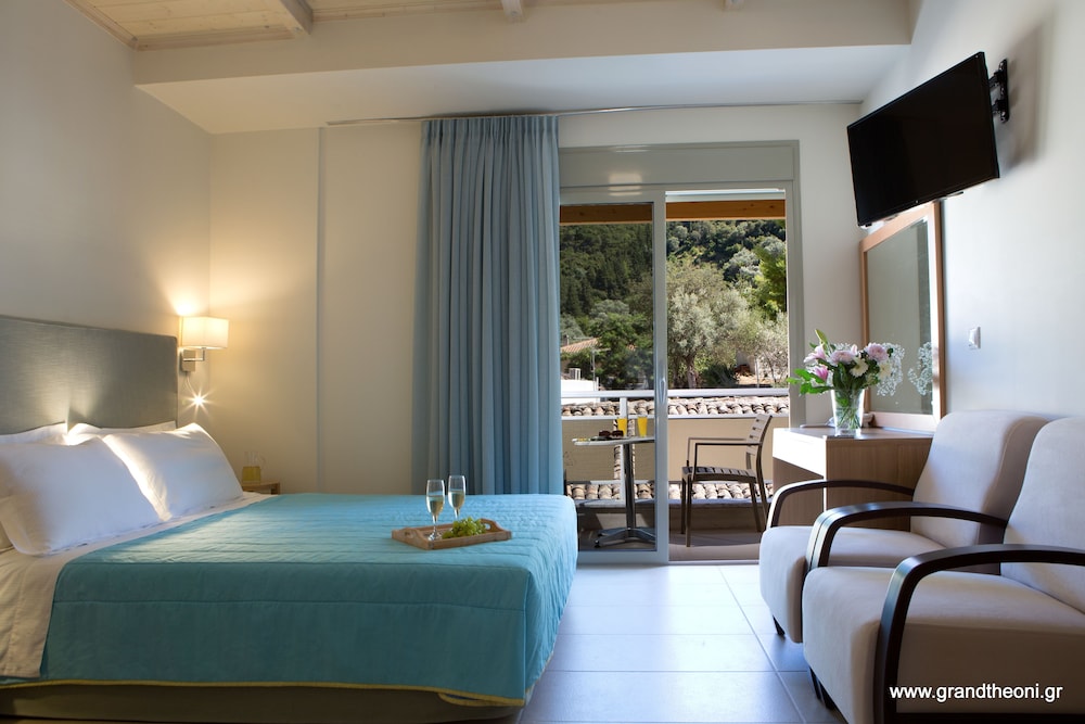 Grand Theoni Hotel Suites And Spa 49/71