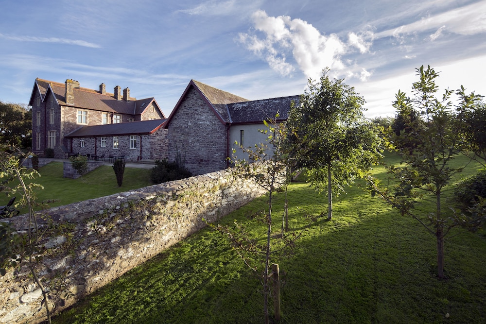 Penrhiw Hotel 44/50