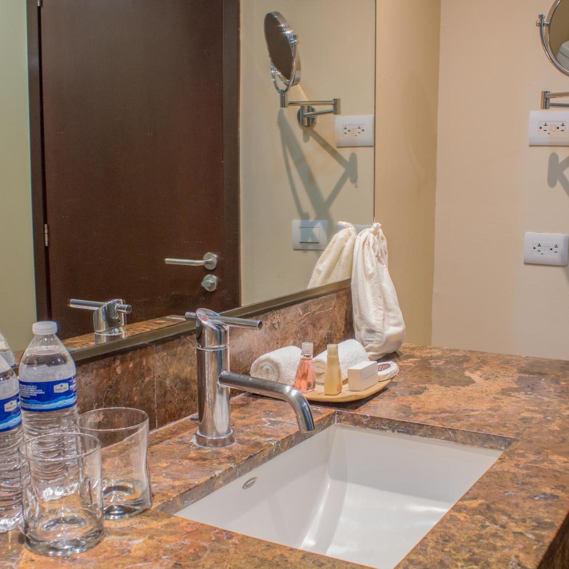 Deluxe, Ocean Front، Sunset Plaza Beach Resort 10/10