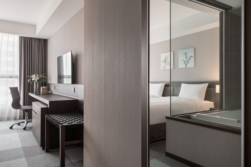 LakeShore Hotel Tainan 64/65