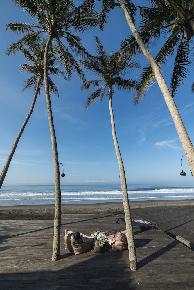 Absolute Beachfront Romantic Villa Laut 20/30