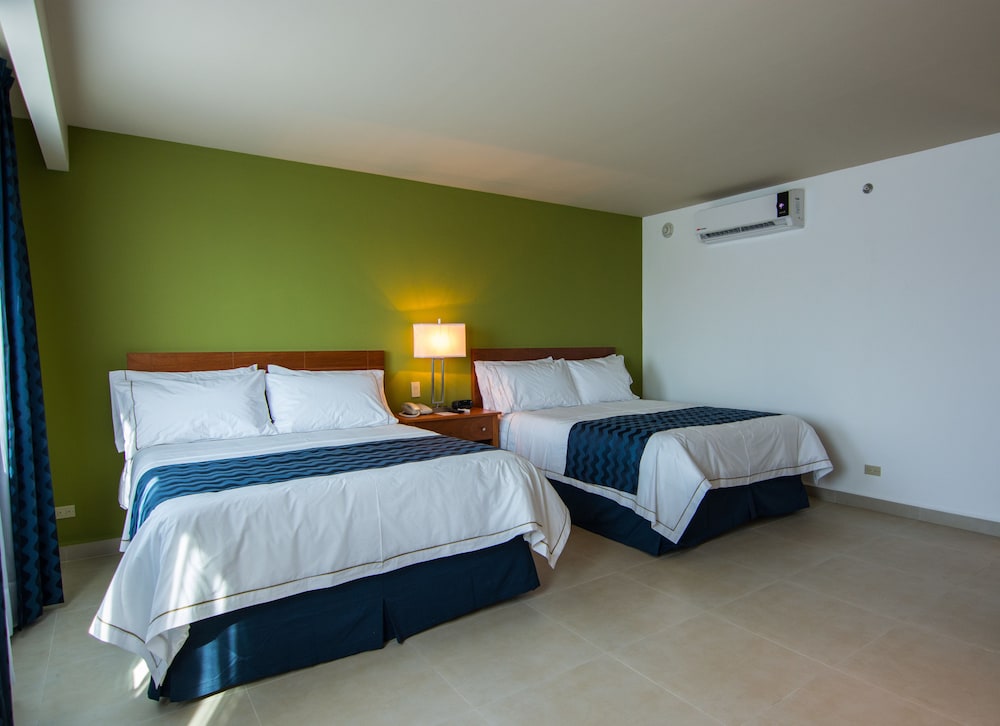 Standard, 2 Queen Beds, Extra Floor Space