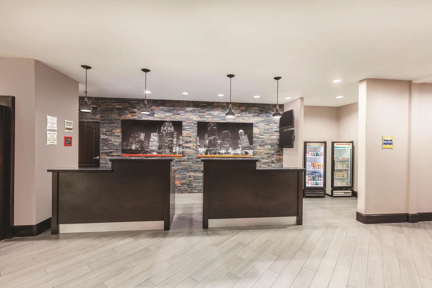 La Quinta Inn & Suites by Wyndham Houston Bush Intl Airpt E 3/30