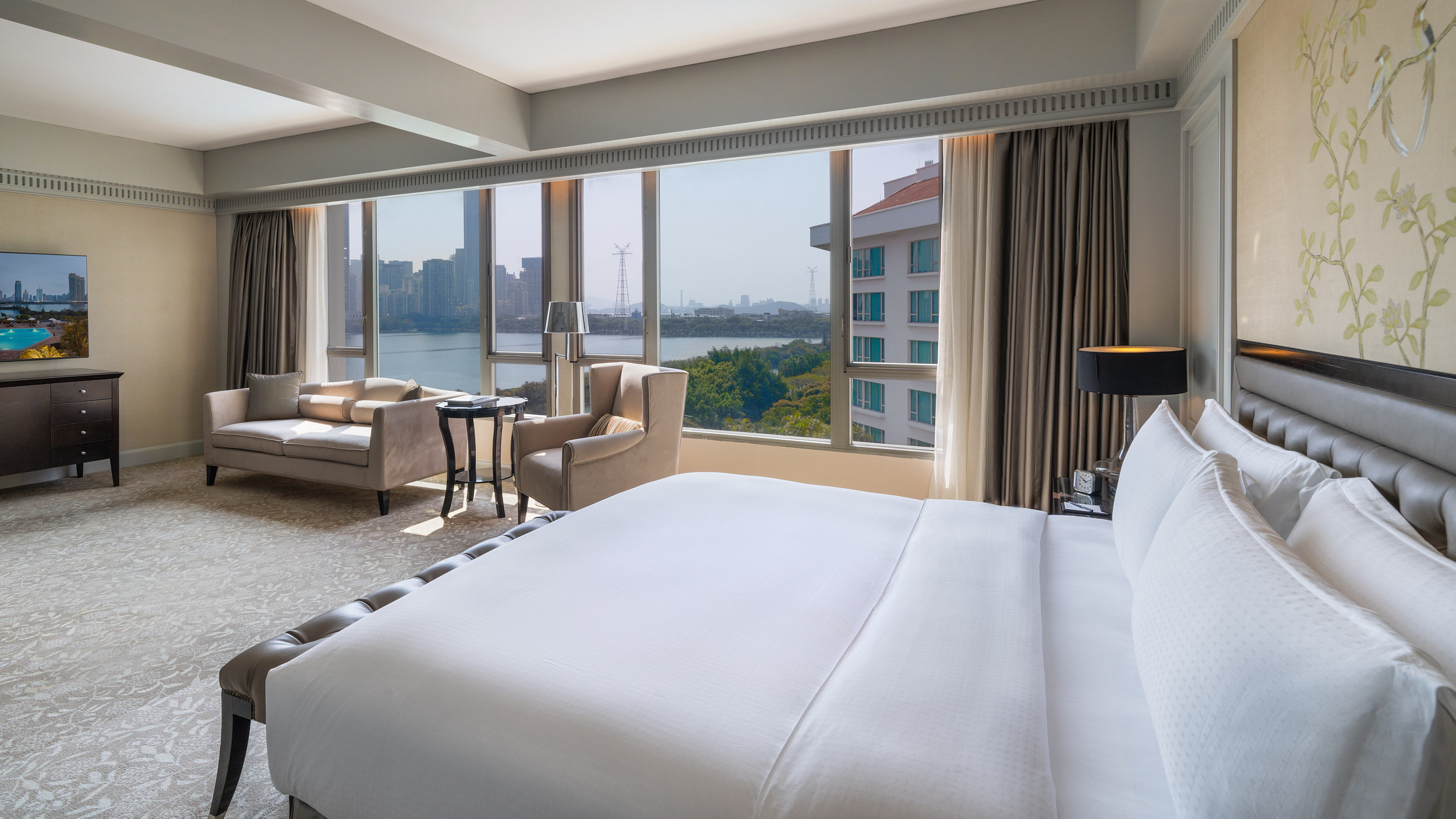 Premier, King Bed, Lake View