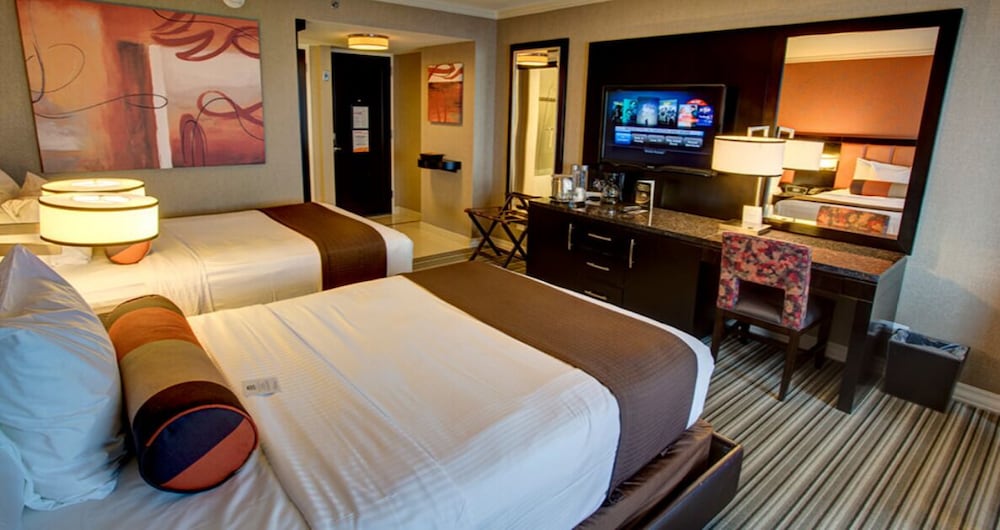 LUXURY, 2 DOUBLE BEDS