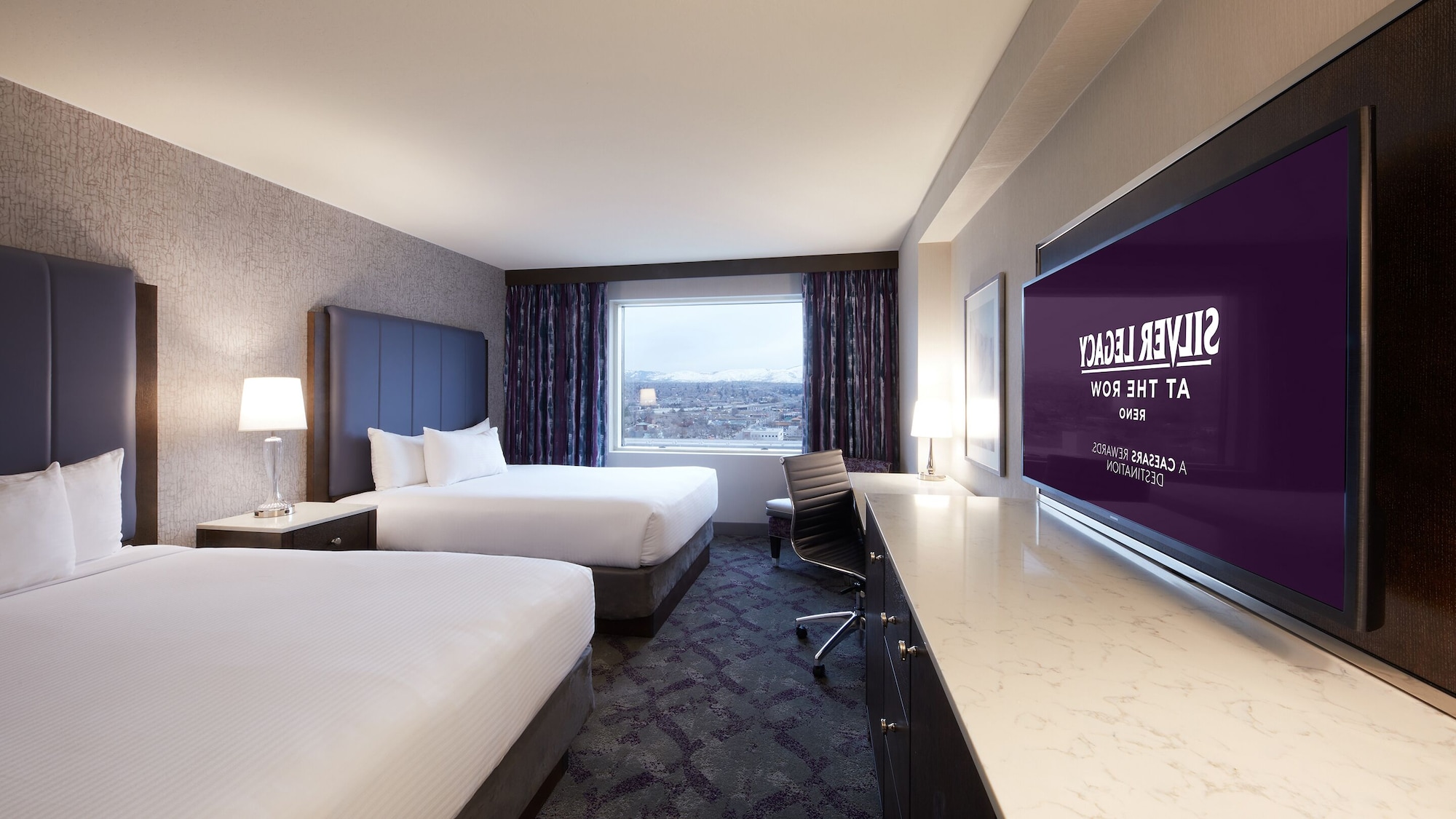 DELUXE, 2 QUEEN BEDS, SMOKING