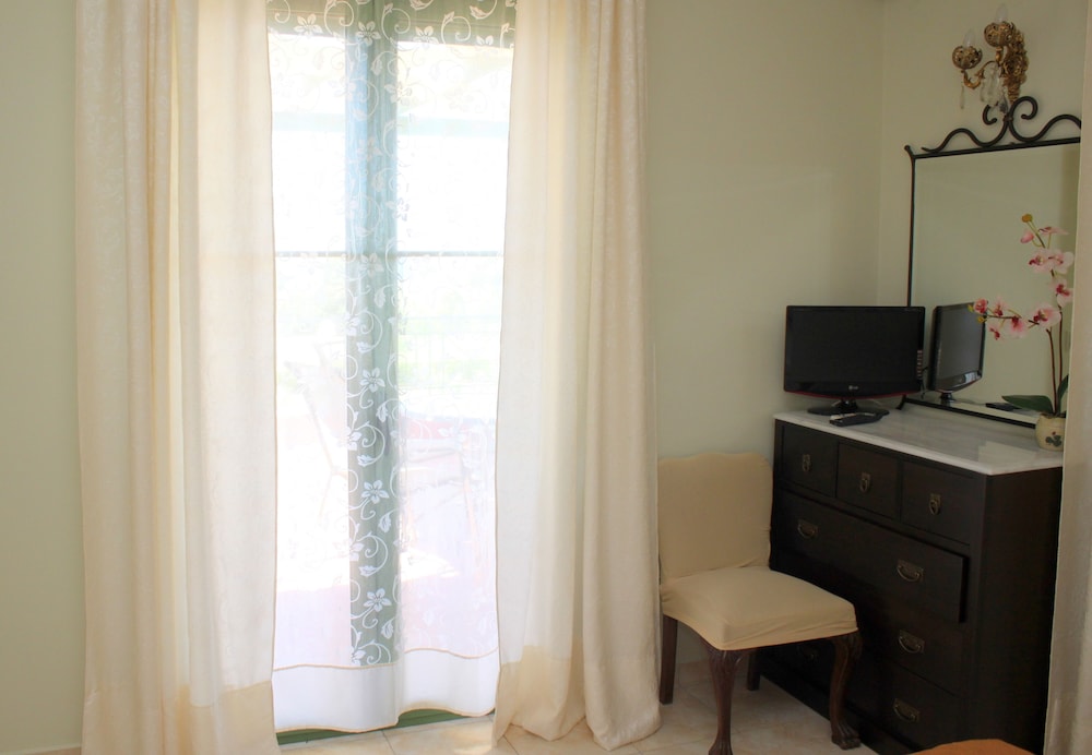 Monambeles Villas 55/76
