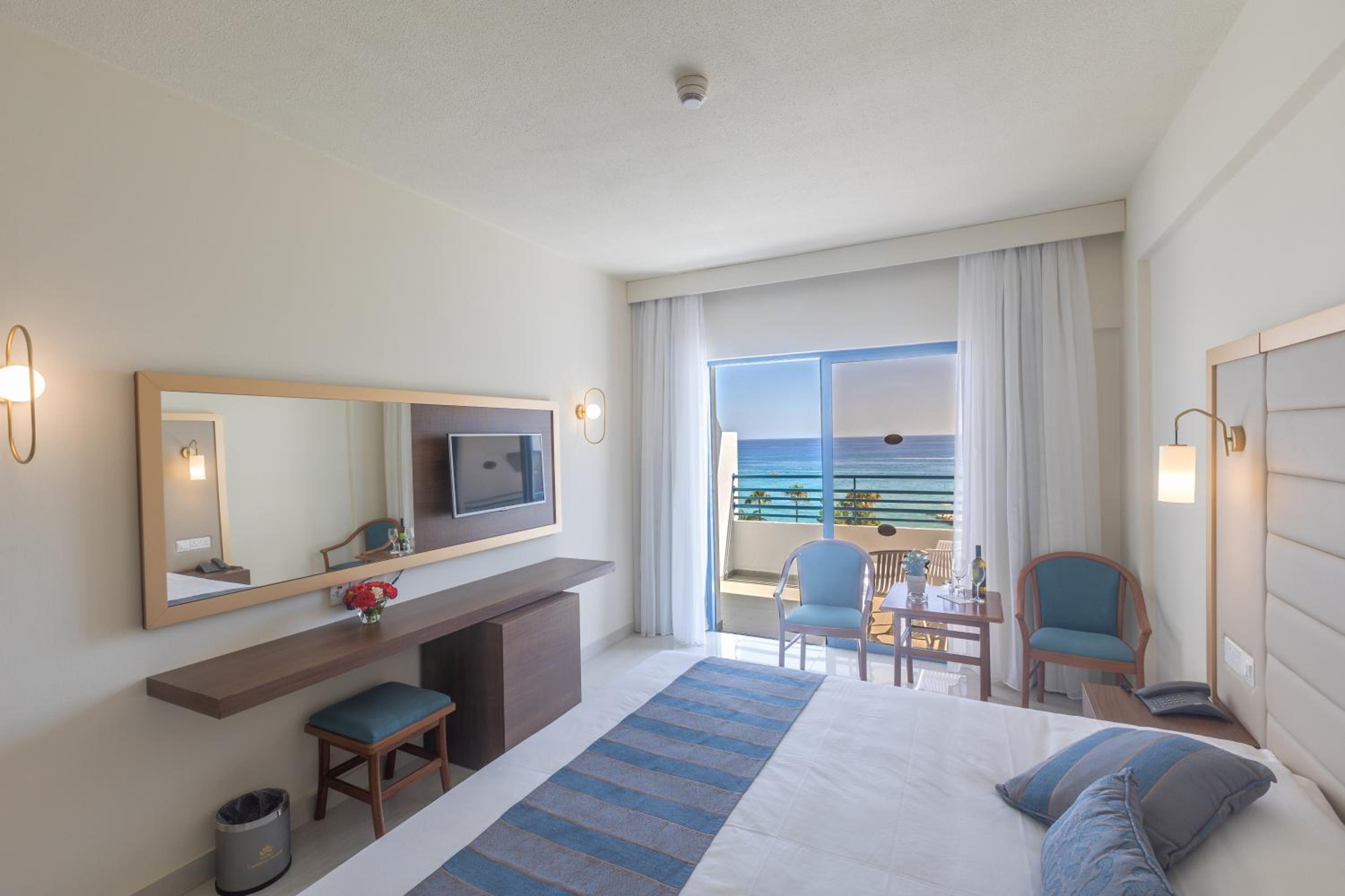 Twin Room Front Sea View