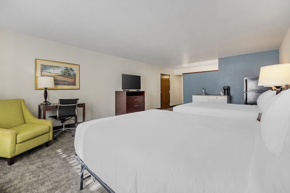 Seaport Inn and Suites 15/38