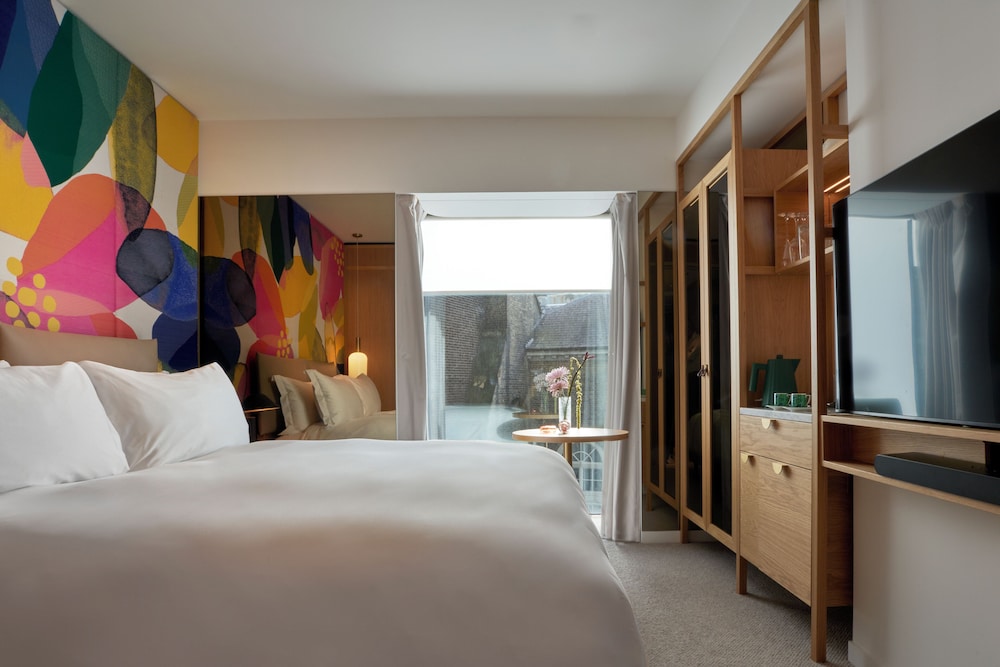 SUPERIOR, KING BED