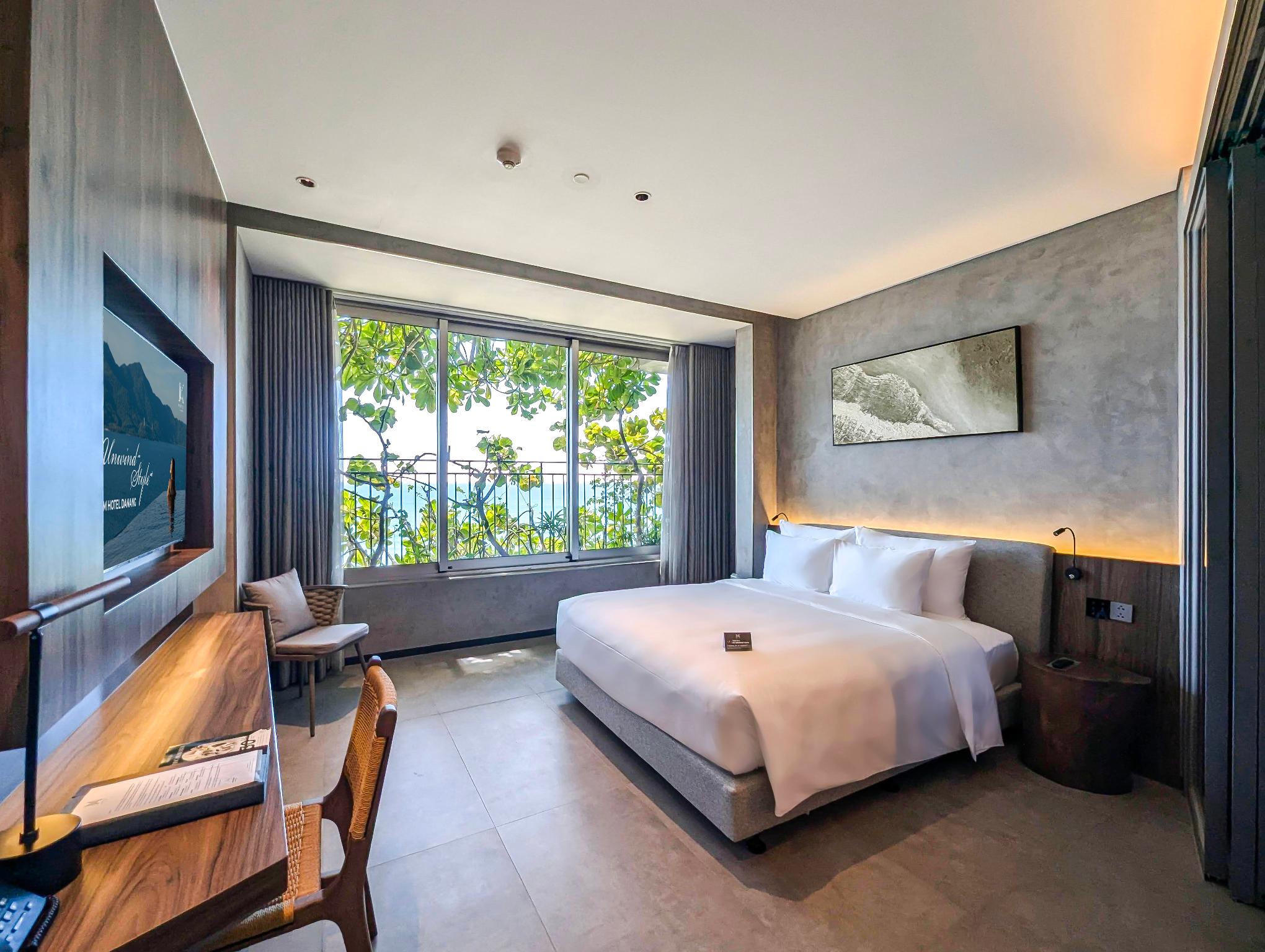 Sea, Garden, Deluxe, King Bed, Bathtub
