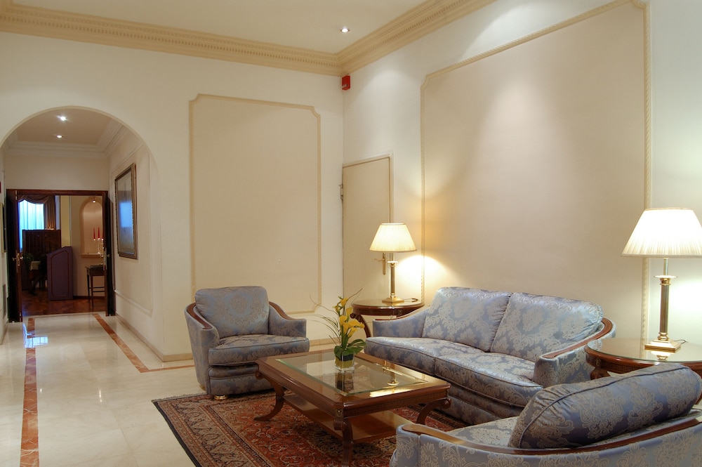 Roger De Lluria Hotel 38/57