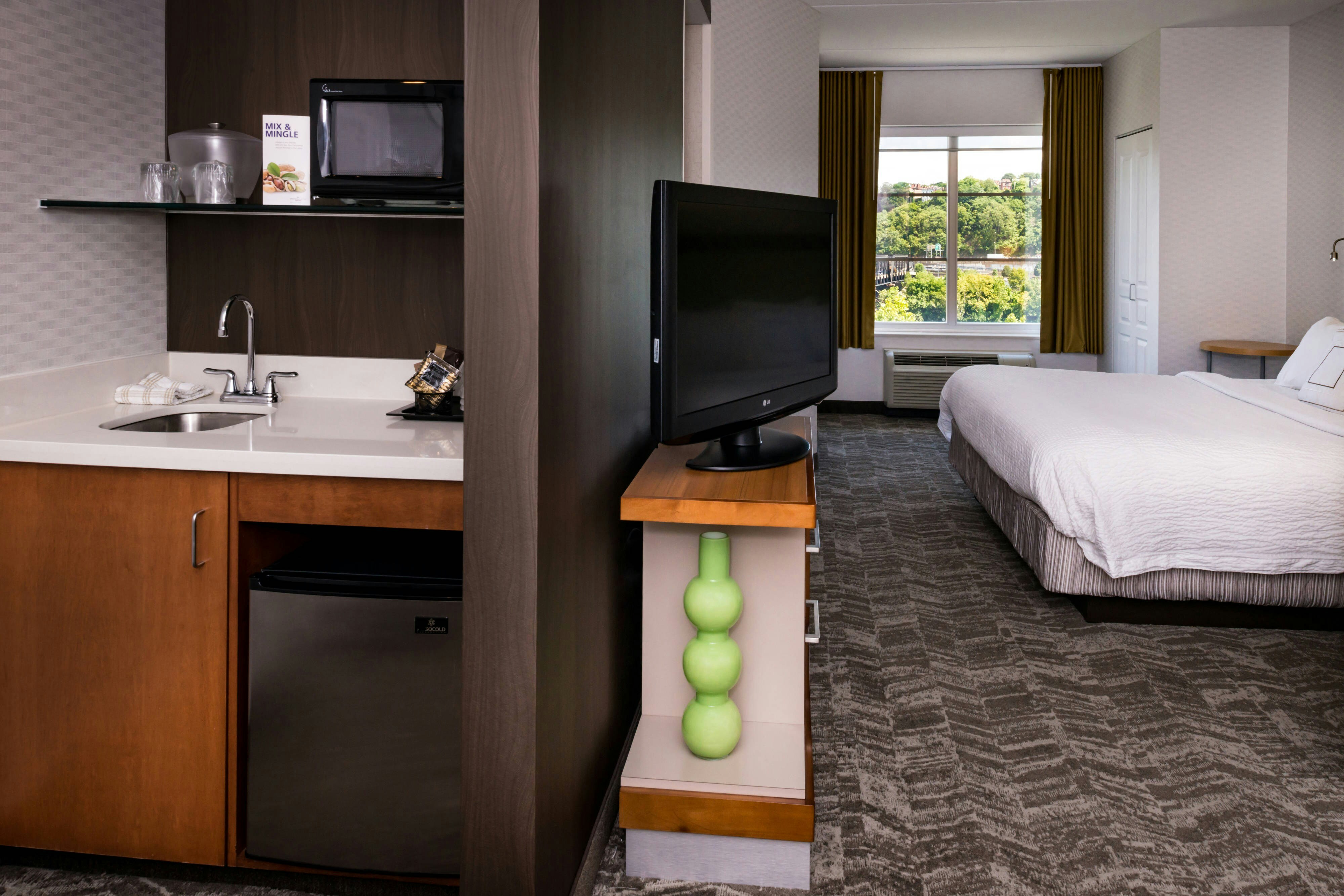 Springhill Suites Pittsburgh Southside Works 7/33